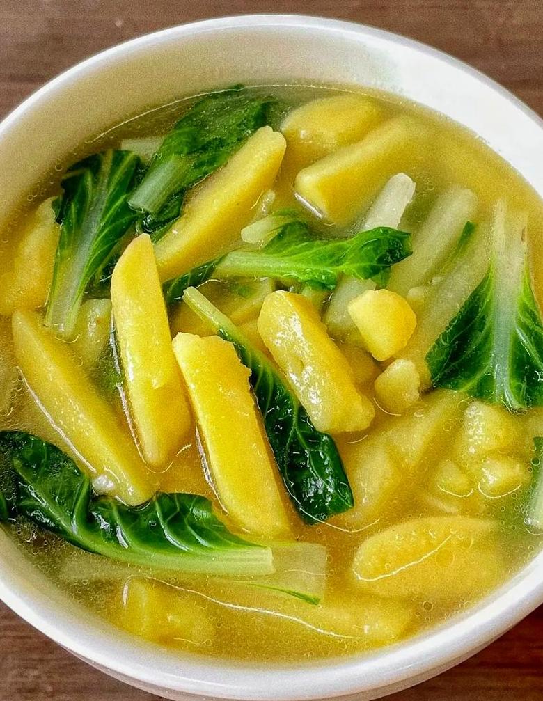 土豆轻松解决汤咸问题，简单步骤让汤回甘