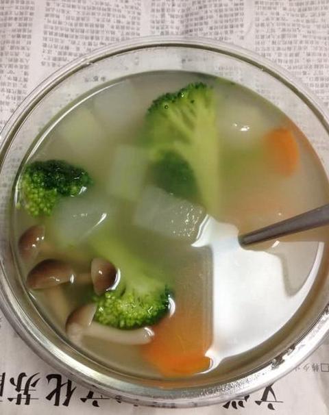 月子萝卜汤做法分享：营养美味，助力产后恢复