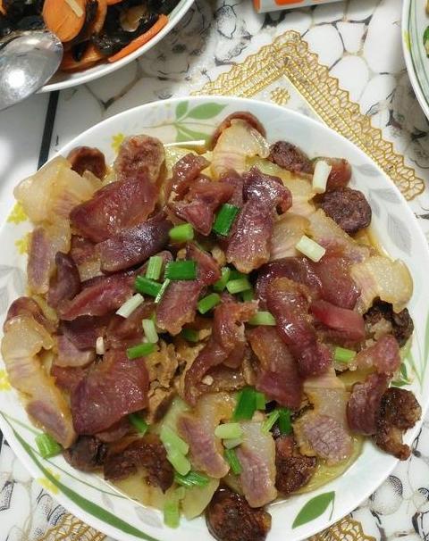 咸肉蒸土豆做法详解：培根土豆香蒸食谱